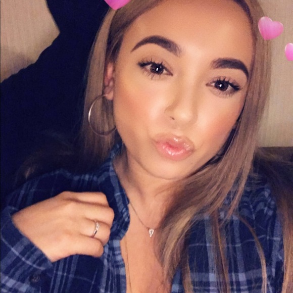 Meet your Posher, Vivian - Picture 1 of 3